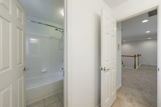 Building Photo - 279 Collins View Ct