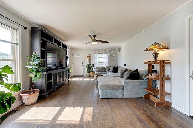 Building Photo - 3801 NW 25th St