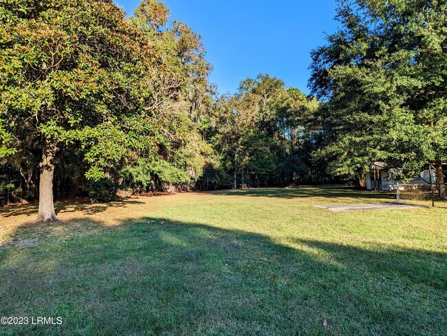 Building Photo - 611 Broad River Dr