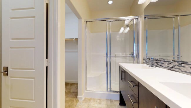 Building Photo - 3bedroom 3 bath home in the Solaire Commun...