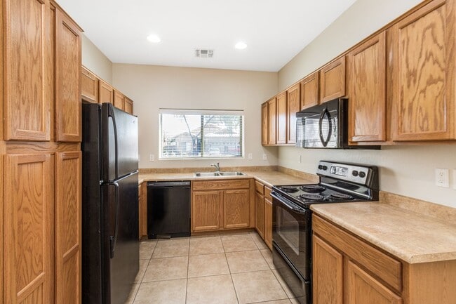 Building Photo - Bright Open Living & a Patio Perfect for Relaxing!