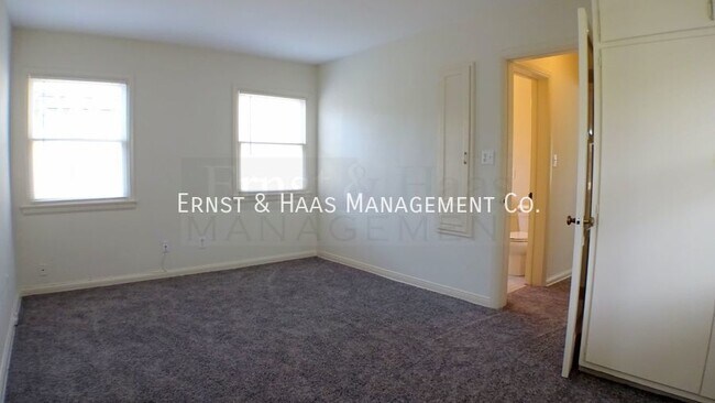 Building Photo - Beautiful Duplex Apartment in Prime Bixby ...