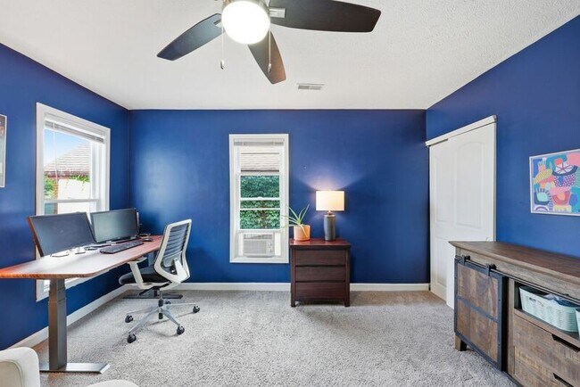 Building Photo - 621 Reinhard Ave