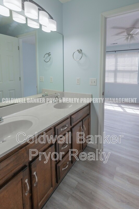 Building Photo - 1244 N Concord Rd