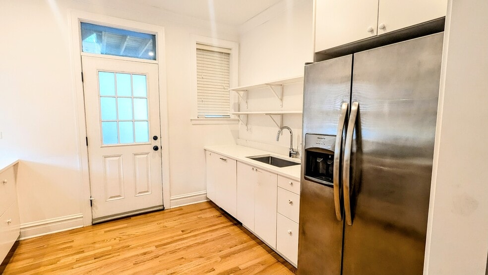 Building Photo - 4011 N Avers Ave