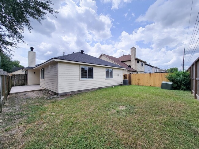 Building Photo - 3658 Villa Glen Dr