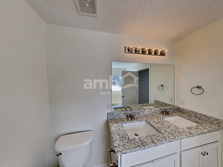 Building Photo - 1008 Montrose Dr