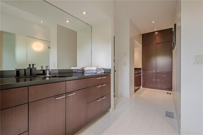 Building Photo - 2269 Briarwood Hills Dr NE