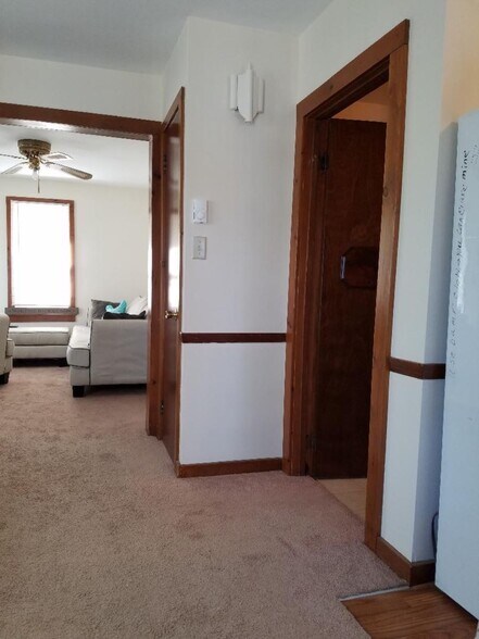bath door & closet - 18 Jay Rd E