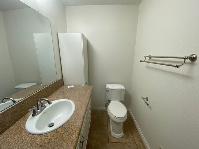 Building Photo - West Lancaster Pool Home