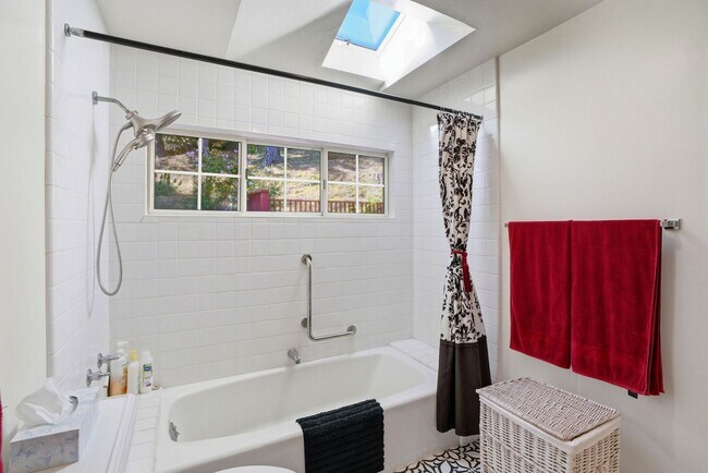 Building Photo - Lovely Monterey Single Family Home in the Mar Vista Neighborhood! (UNFURNISHED)