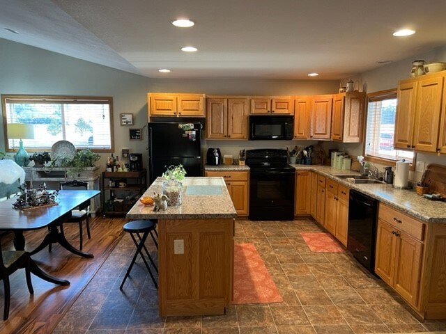 Building Photo - 1703 Coranado St