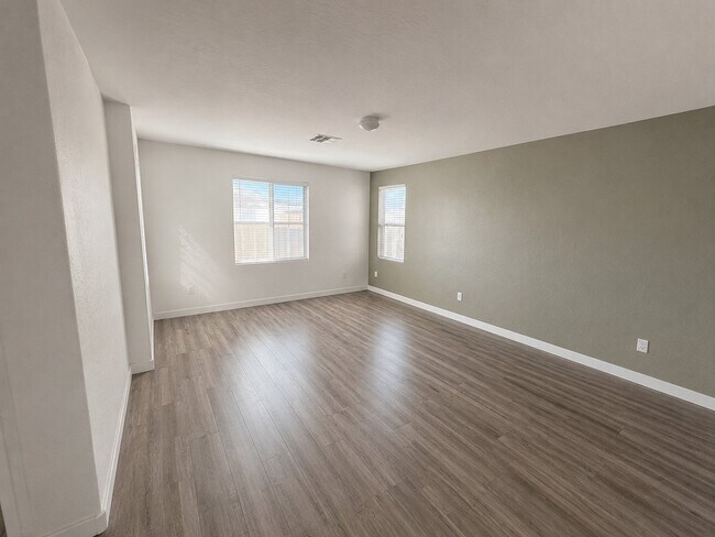 Building Photo - 7718 Jasmine Falls Dr