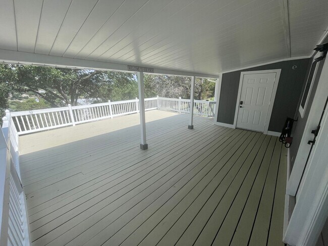 Building Photo - NEW ON MARKET !!