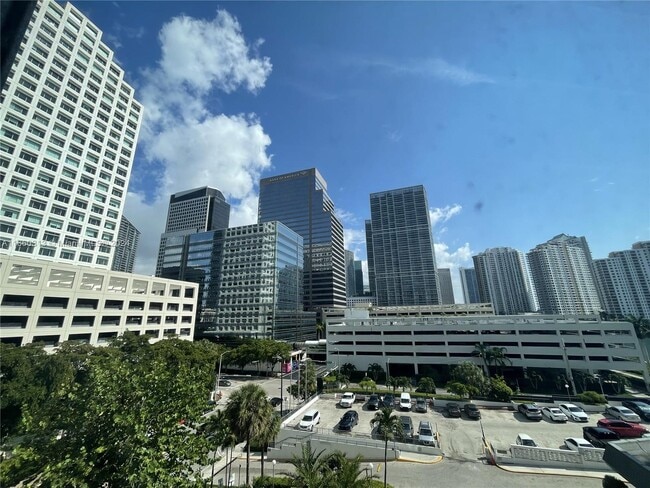 Building Photo - 825 Brickell Bay Dr