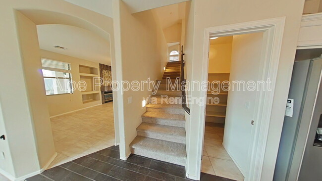 Building Photo - 491 W Ebony Way