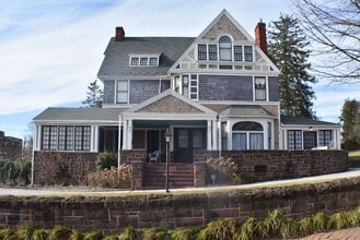 Building Photo - 1st floor apartment