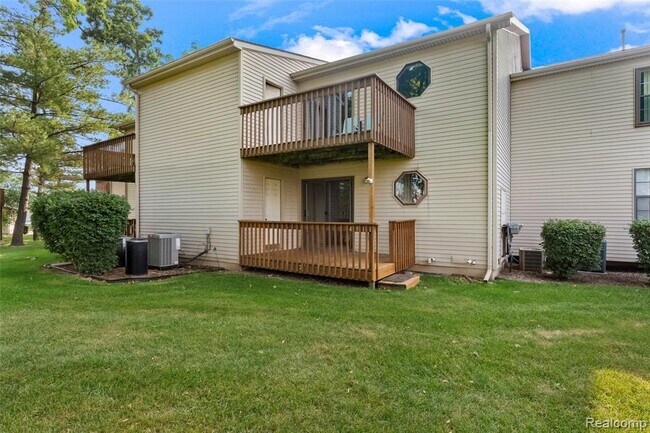 Building Photo - 4911 Oak Hill Dr