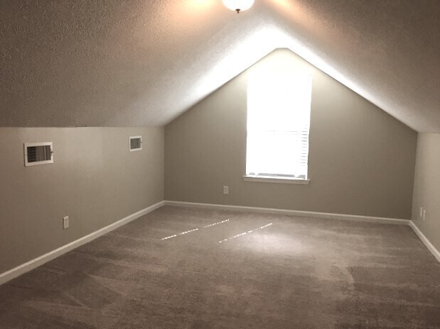 Building Photo - 16 Mallorys Way