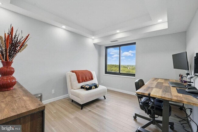 Building Photo - 309 Yoakum Pkwy