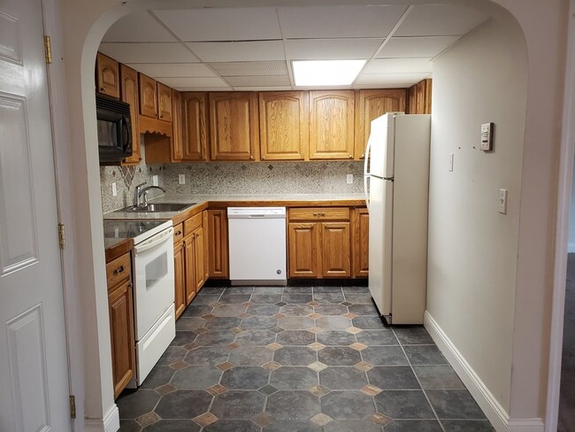 Building Photo - 6 Kennedy Ln