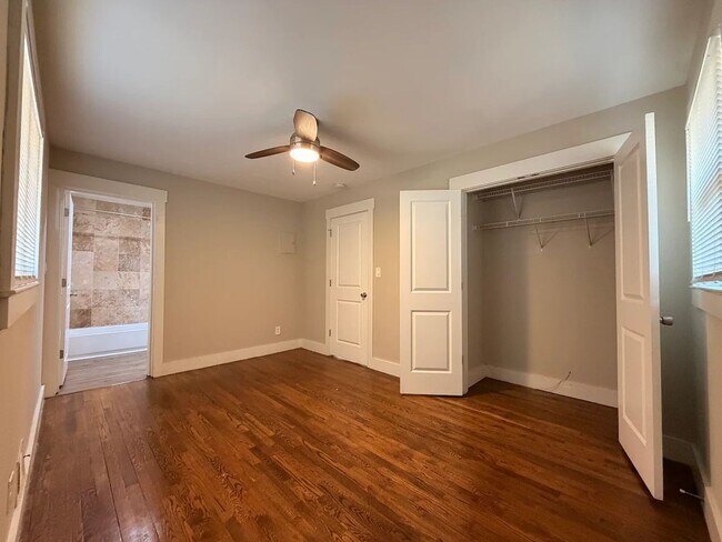 Building Photo - 3 bed 2 bath in Dekalb!