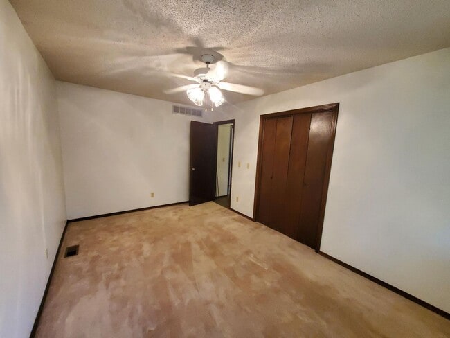 Building Photo - Large Family home in Chelsea Est. just SW ...