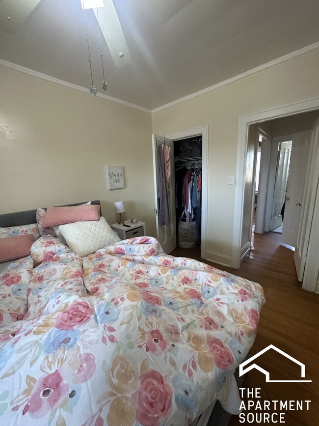 Building Photo - 2416 W North Shore Ave