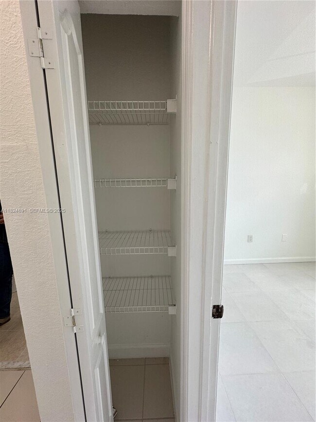 Building Photo - 1536 SE 25th St