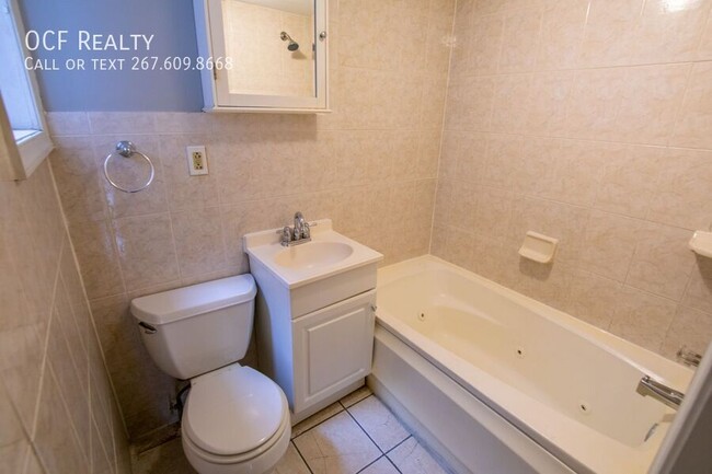 Building Photo - Spring Garden Second Floor One Bedroom Apa...