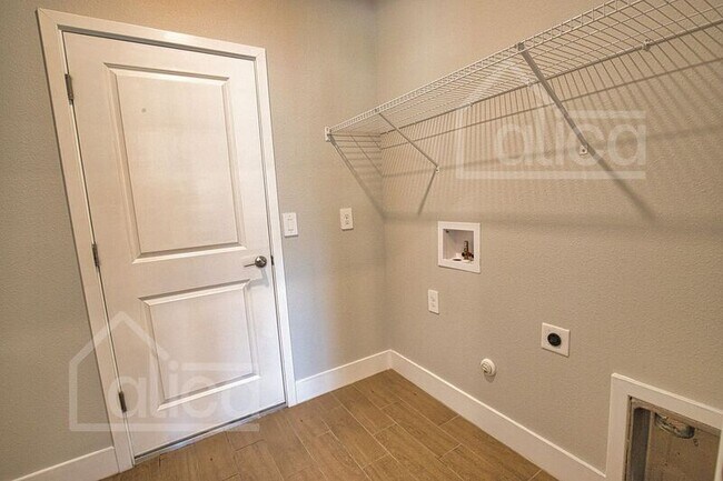 Building Photo - 1610 Rada Ln