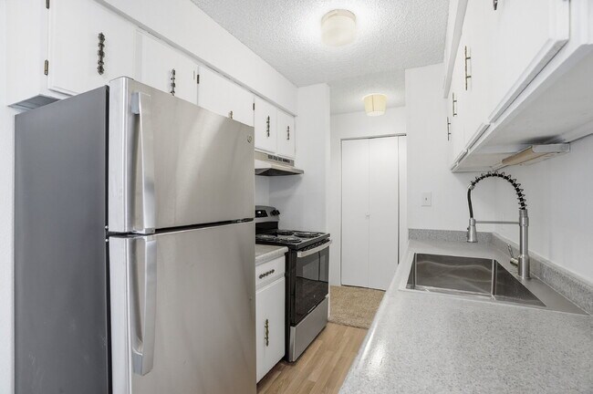 Building Photo - $1,195.95 - 1 Bed, 1 Bath Condo in Denver with Outdoor Patio Space
