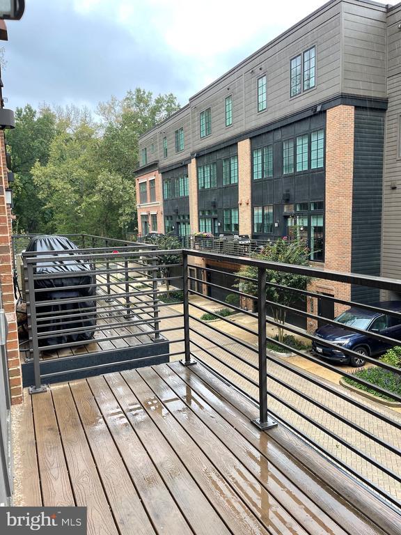 Building Photo - 3721 Chevy Chase Lake Dr