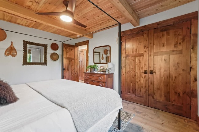 Building Photo - 18 Spur Dr