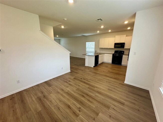 Building Photo - 610 Waterway Ave