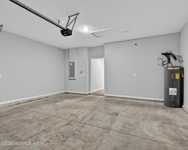 Building Photo - 14757 Cashew Ave