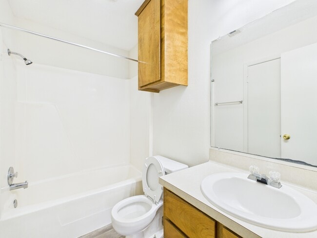 Building Photo - 1802 Woodsman Dr