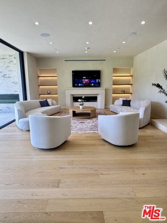 Building Photo - 4740 Sunnyslope Ave