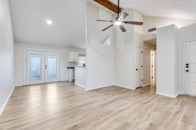 Building Photo - 418 S Las Vegas Trail