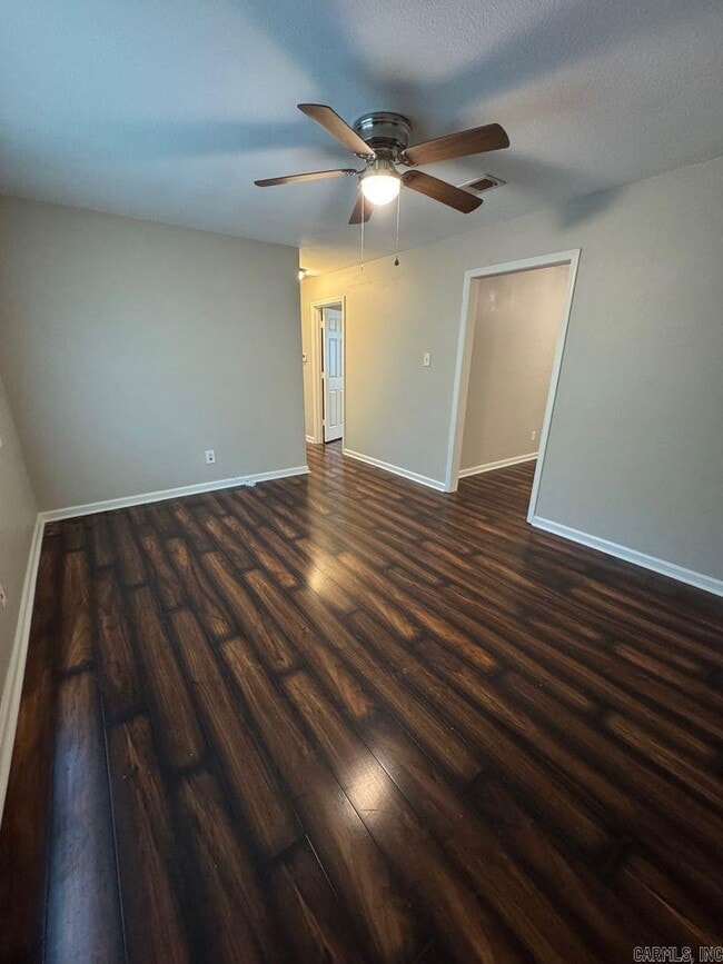 Building Photo - 2857 Lakeland Dr