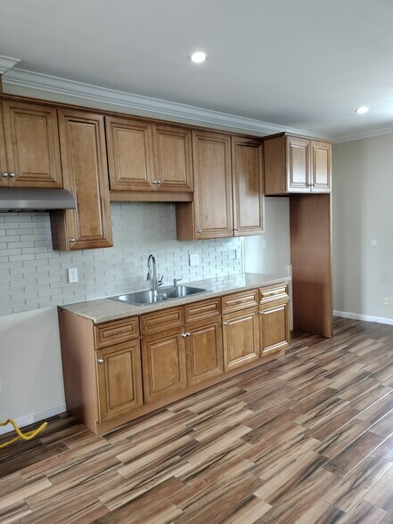 Building Photo - 14400 Condon Ave