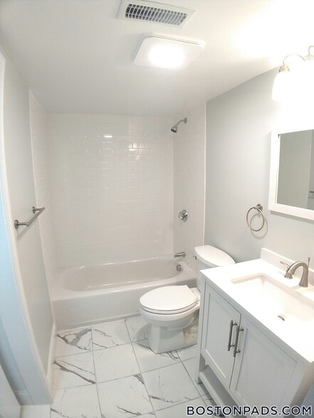 Building Photo - 40 Fenton St