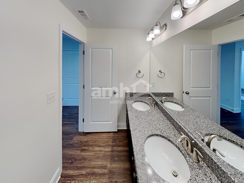 Building Photo - 4812 Chutney Dr