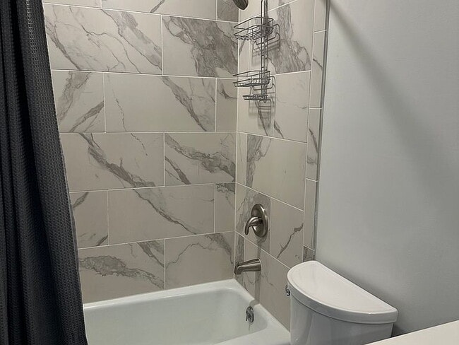 Building Photo - 725 E Main St