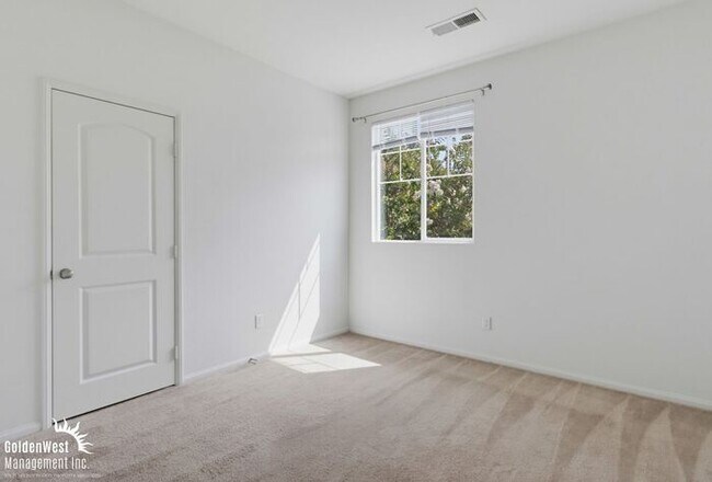 Building Photo - Modern 2Bdm 2Ba Condo in Desirable Chula Vista Community!