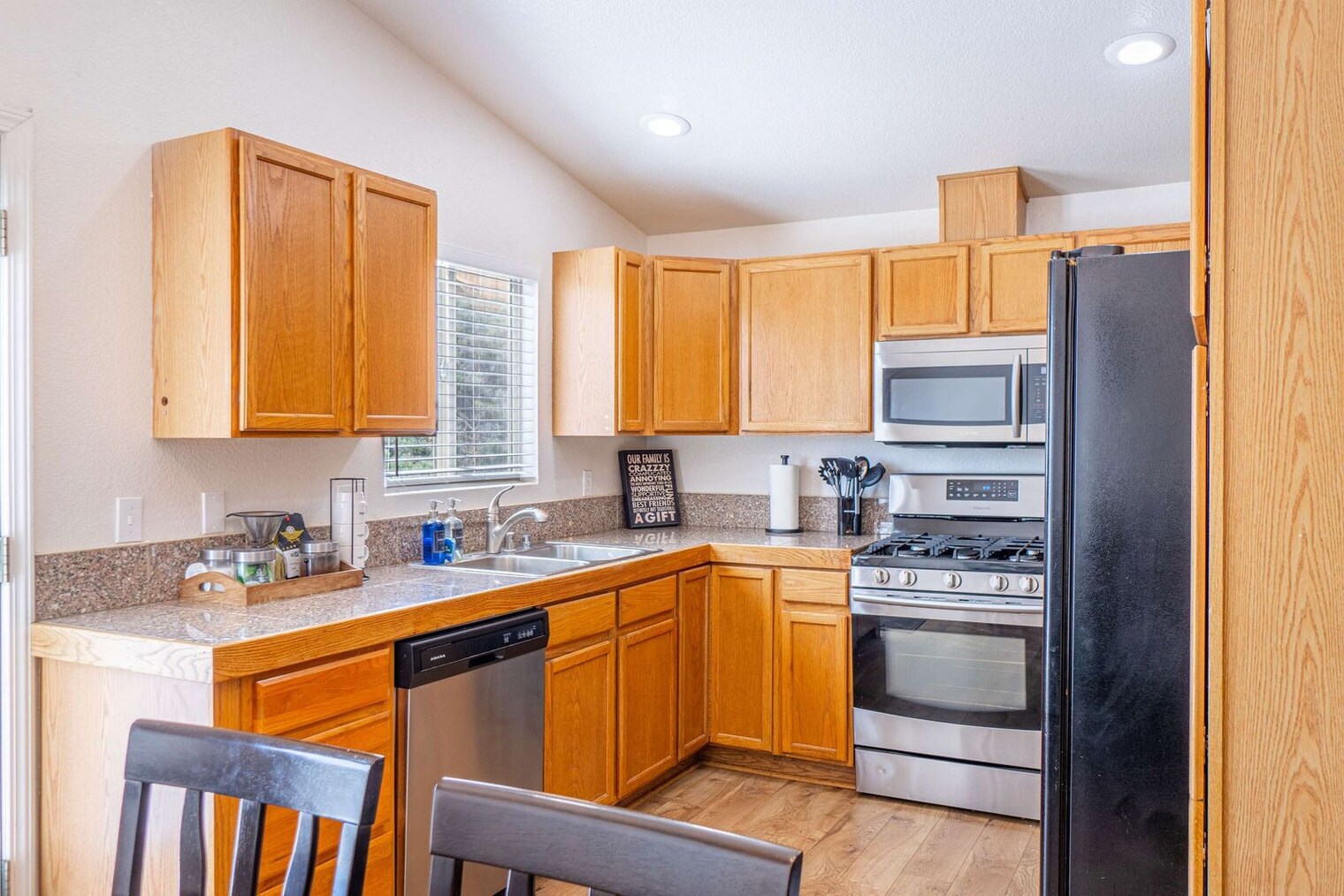 Building Photo - 1550 Carousel Ct