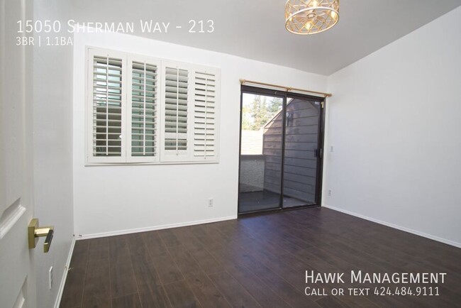 Building Photo - Spacious 3-Bedroom Condo in Gated Parkwood...