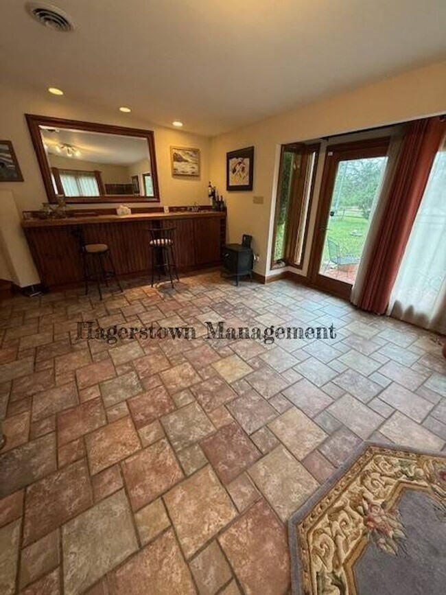Building Photo - 3 Bedroom Home in Picturesque Appalacian M...