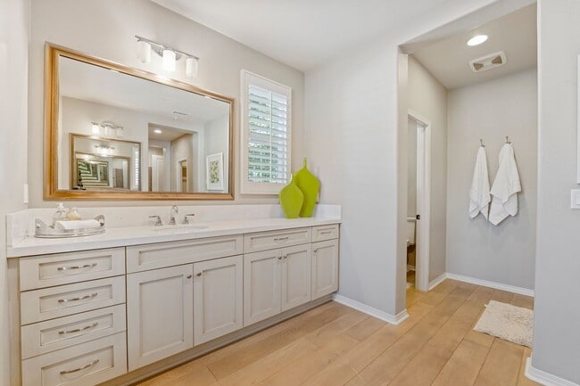 Building Photo - Exceptional Remodeled & Professionally Fur...