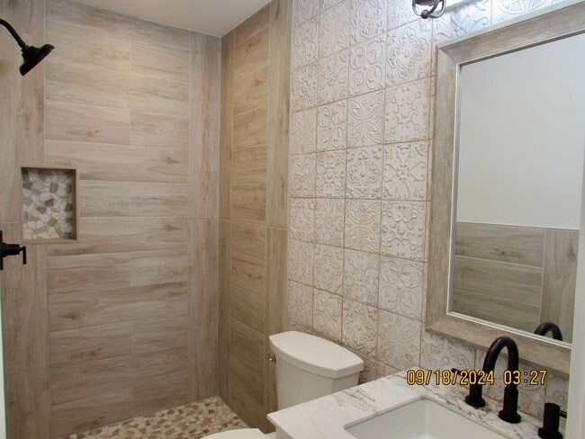 Building Photo - Completely remodeled 2bed/2bath cottage in...